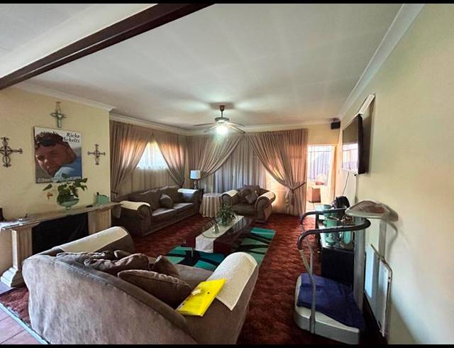 3 BEDROOM HOUSE FOR SALE IN BRENTHURST